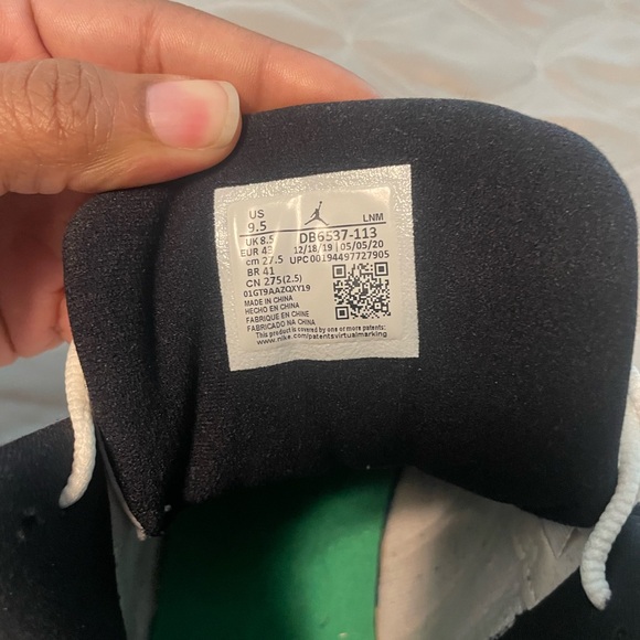 Jordan Men's AIR Retro 13 Basketball Shoes - Picture 2 of 5